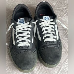 Vans Men’s Black and White Low-Top Skate Sneakers